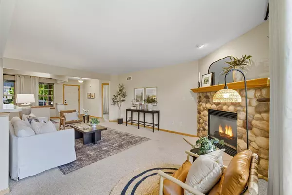 9748 S Rustic Pl, Oak Creek, WI 53154