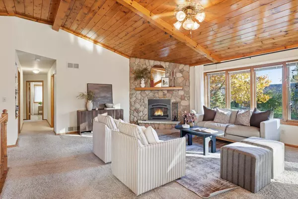 S85W19793 Meadowlands Ct, Muskego, WI 53150