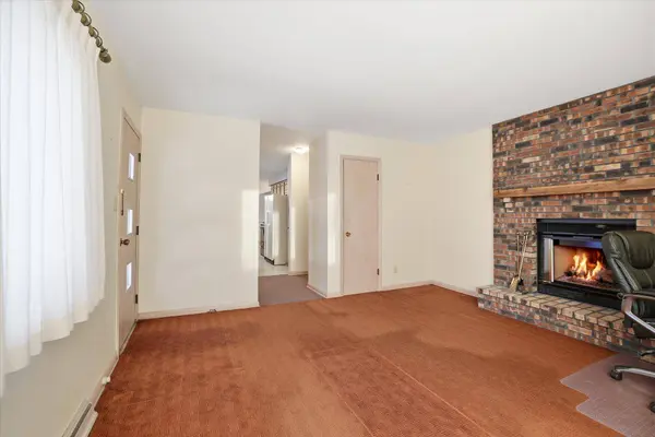 N72W15292 Patio Ct, Menomonee Falls, WI 53051