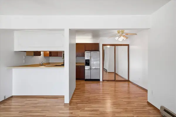 3195 W Mangold Ave Unit D, Greenfield, WI 53221