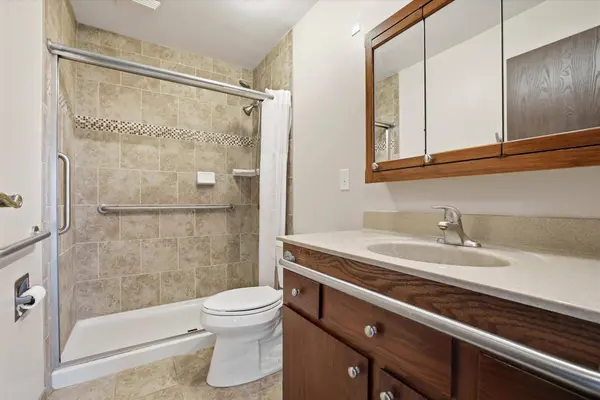 3195 W Mangold Ave Unit D, Greenfield, WI 53221