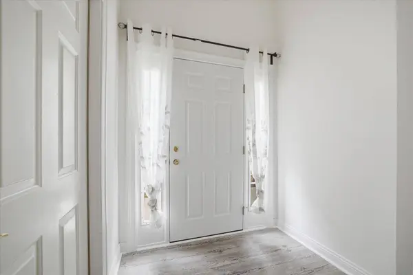 2253 W Vista Bella Dr, Oak Creek, WI 53154