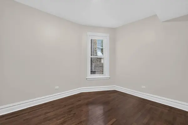 3023 W Wellington AVE #1, Chicago, IL 60618