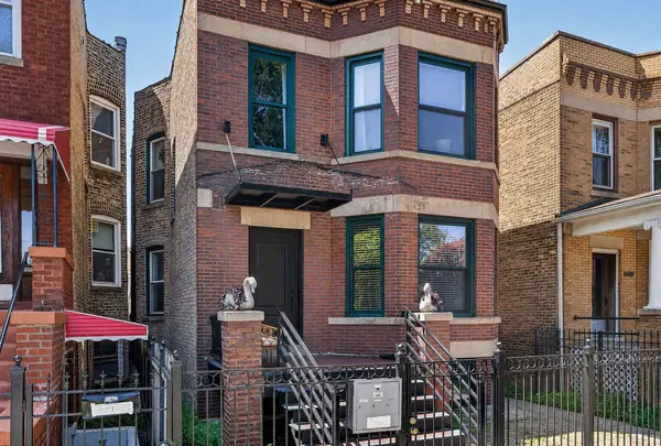 3023 W Wellington AVE #1, Chicago, IL 60618