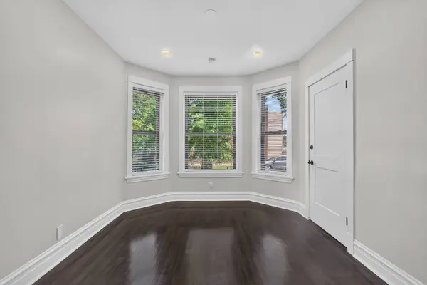 3023 W Wellington AVE #1, Chicago, IL 60618