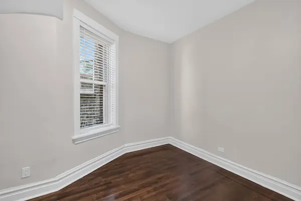 3023 W Wellington AVE #1, Chicago, IL 60618