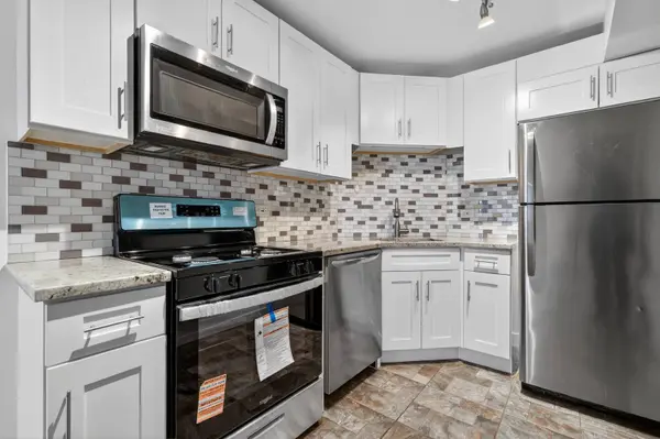 684 Quincy Bridge LN #202, Glenview, IL 60025
