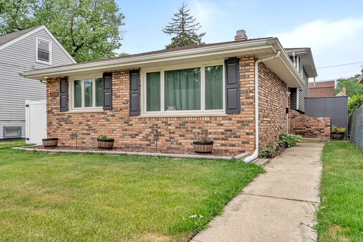17608 Community St, Lansing, IL 60438-2015