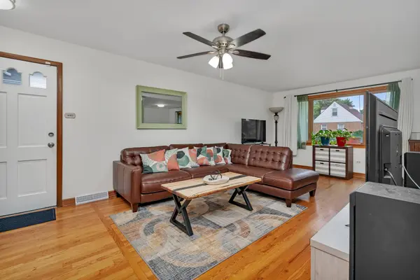 17608 Community St, Lansing, IL 60438-2015