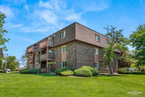 19330 Wolf RD #9, Mokena, IL 60448
