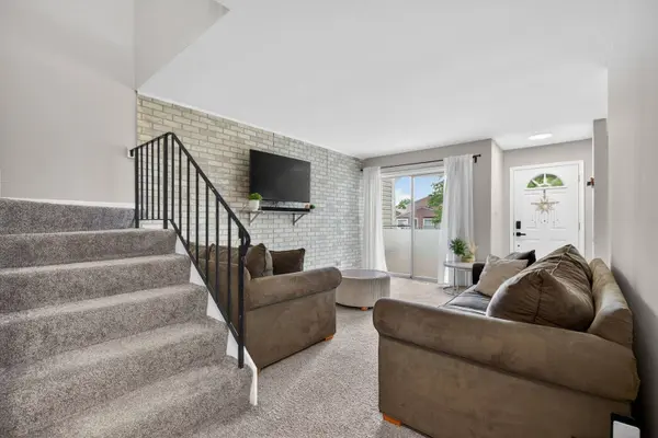 2302 Windsor LN, Country Club Hills, IL 60478