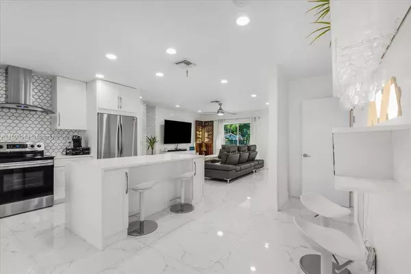 4340 NW 19th Ave, Oakland Park, FL 33309