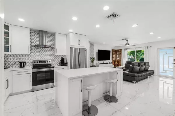 4340 NW 19th Ave, Oakland Park, FL 33309