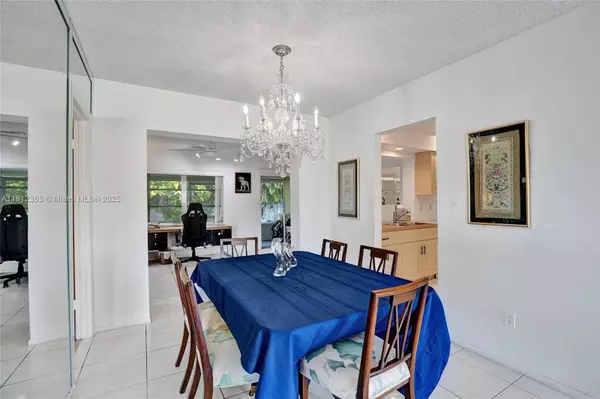 10106 NW 82nd St, Tamarac, FL 33321