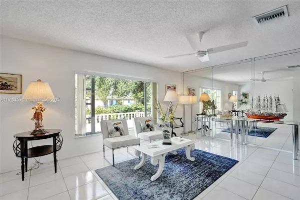 10106 NW 82nd St, Tamarac, FL 33321