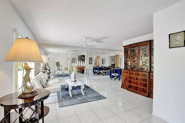 10106 NW 82nd St, Tamarac, FL 33321