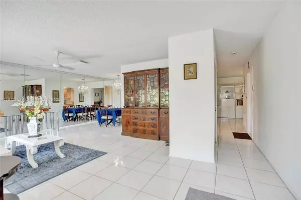 10106 NW 82nd St, Tamarac, FL 33321