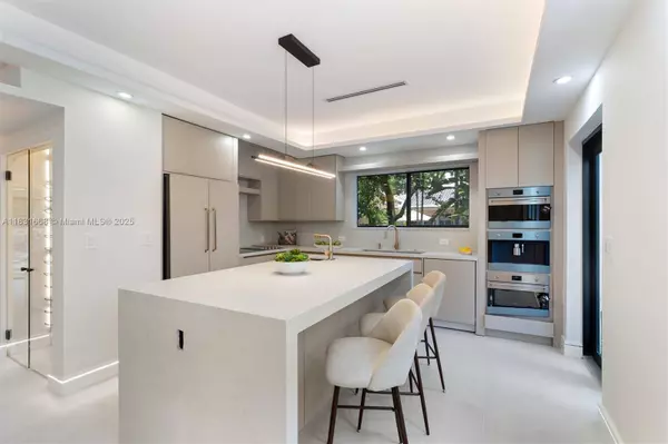 1108 Harrison St, Hollywood, FL 33019