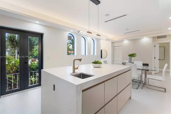 1108 Harrison St, Hollywood, FL 33019