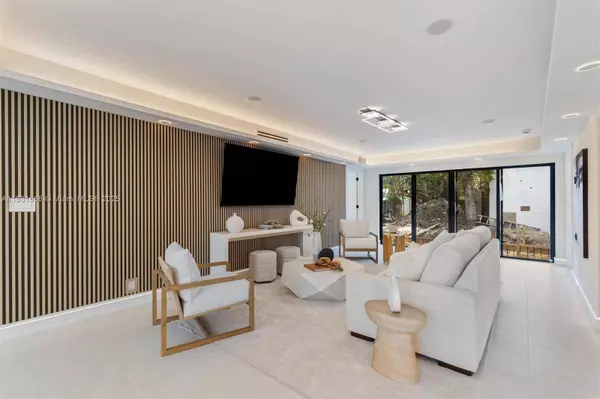 1108 Harrison St, Hollywood, FL 33019