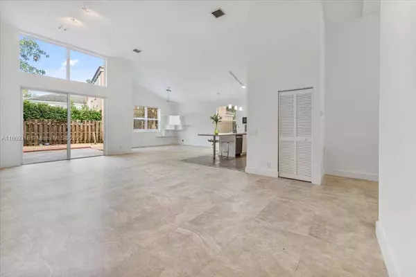 6713 NW 80th Mnr, Parkland, FL 33067