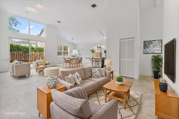 6713 NW 80th Mnr, Parkland, FL 33067