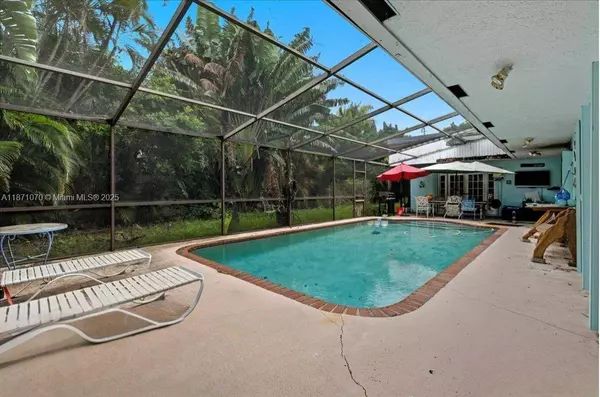 3260 Lakeview Dr, Pompano Beach, FL 33062