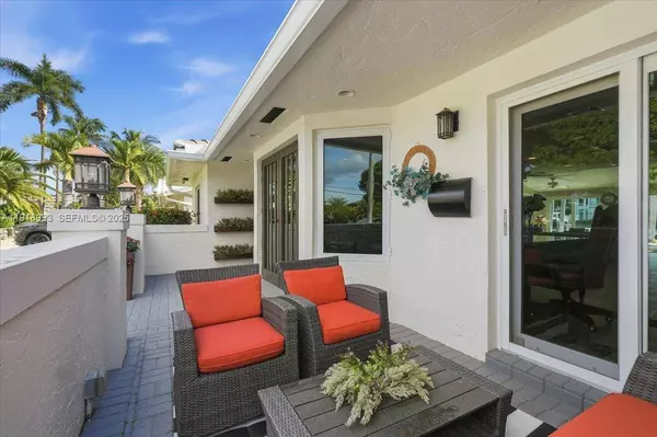 2662 NE 3rd St, Pompano Beach, FL 33062