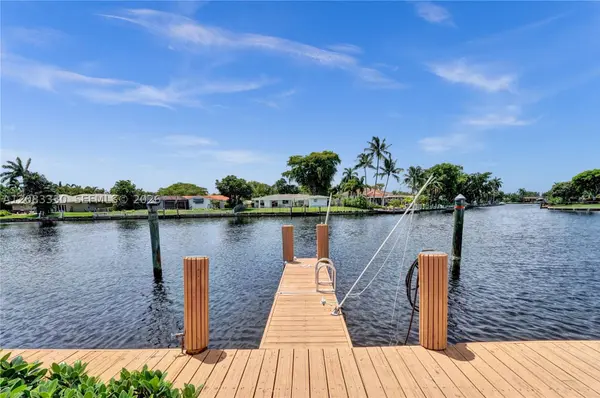 130 Cypress Club Dr #302, Pompano Beach, FL 33060
