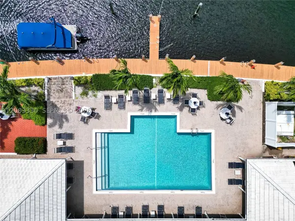 130 Cypress Club Dr #302