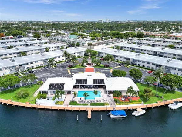 130 Cypress Club Dr #302, Pompano Beach, FL 33060