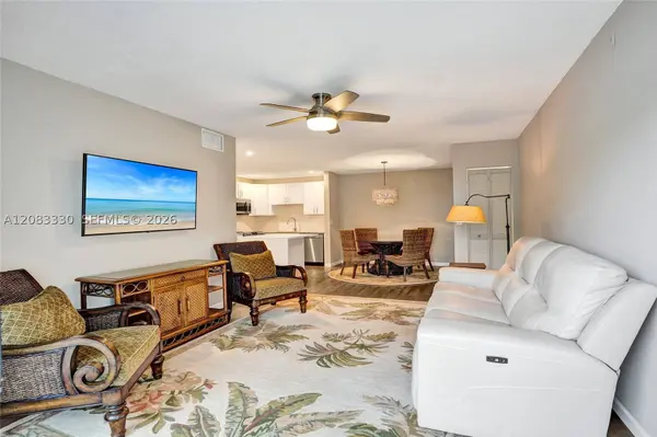 130 Cypress Club Dr #302, Pompano Beach, FL 33060