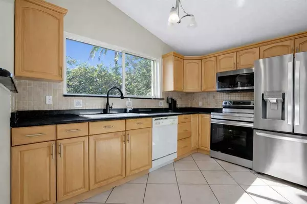 1244 SW Bellevue Ave, Port St Lucie, FL 34953