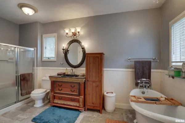 620 Birdie LN, Quincy, IL 62305
