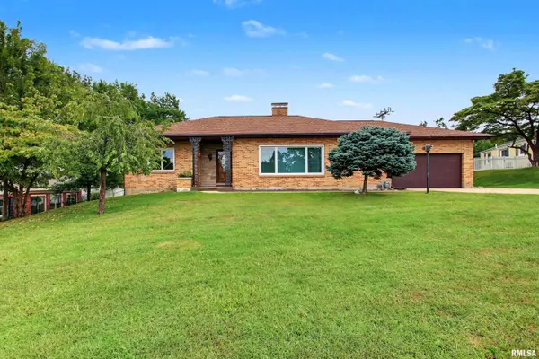215 WOODLAWN CT