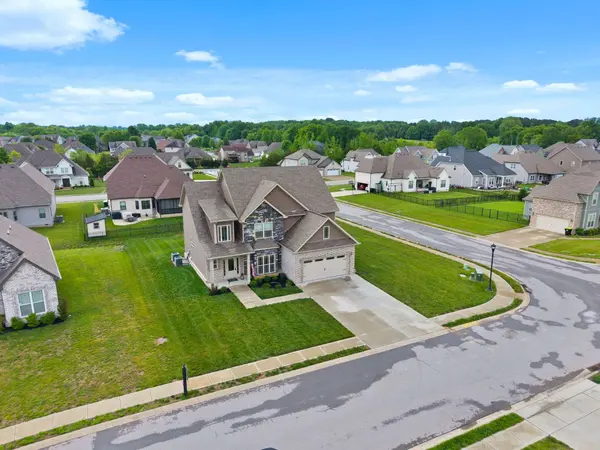 537 Bowden Dr, Clarksville, TN 37043