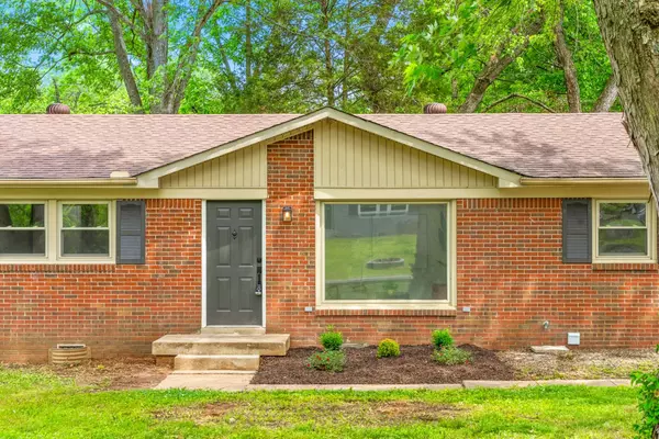 206 Maplewood Dr, Clarksville, TN 37042