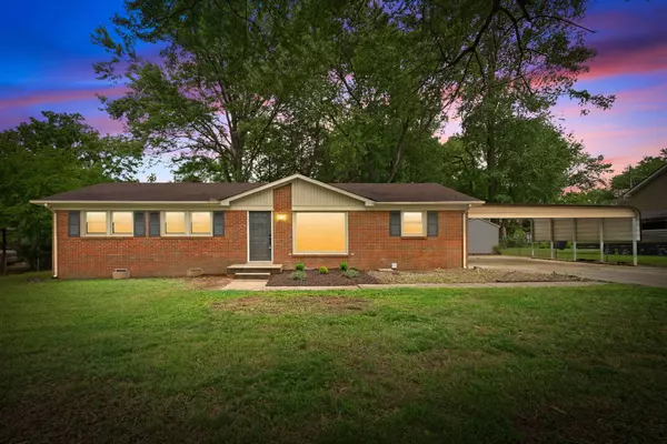 206 Maplewood Dr, Clarksville, TN 37042