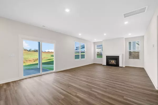 887 Bur Oak Ct, Clarksville, TN 37043