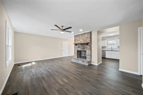 561 Campfire Dr, Murfreesboro, TN 37129