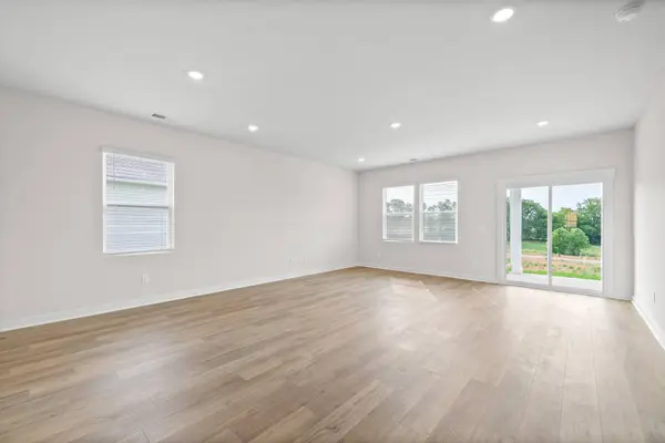 319 Lacewing Ln, Clarksville, TN 37043