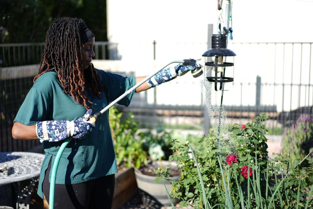 https://lirp.cdn-website.com/d88a1b3a/dms3rep/multi/opt/Drip%2BIrrigation%2BServices%2B-%2BHappy%2BClean%2BLawnscapes-640w.jpeg