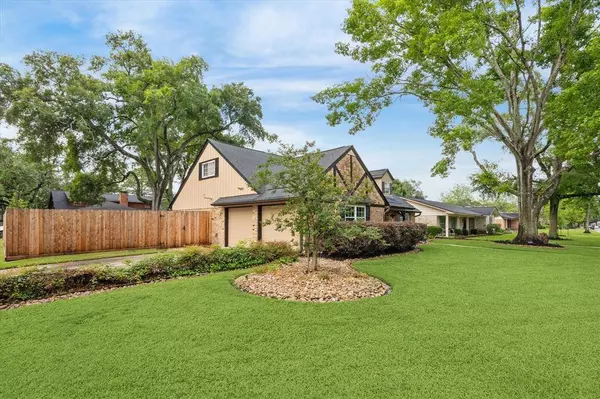 1403 Festival DR, Houston, TX 77062