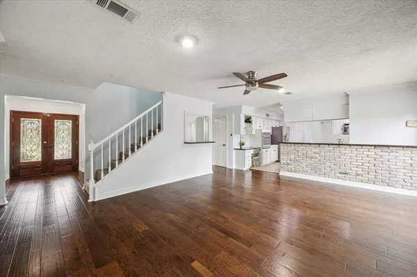 1403 Festival DR, Houston, TX 77062