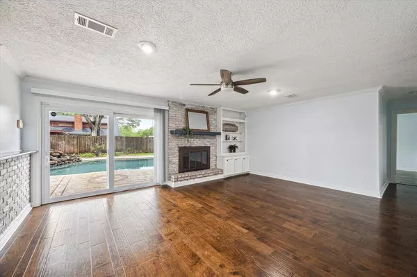 1403 Festival DR, Houston, TX 77062