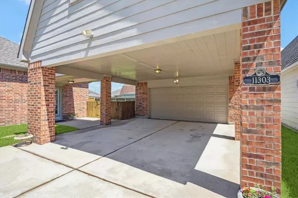 11303 Freestone AVE, Pearland, TX 77584