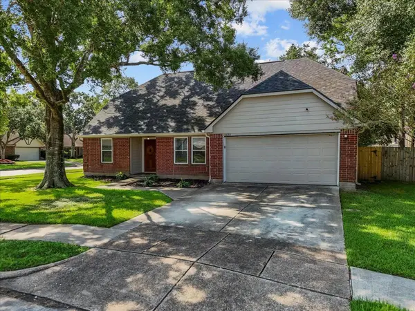 15830 Saint Lawrence CIR, Friendswood, TX 77546