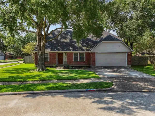 15830 Saint Lawrence CIR, Friendswood, TX 77546