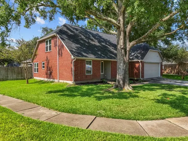 15830 Saint Lawrence CIR, Friendswood, TX 77546