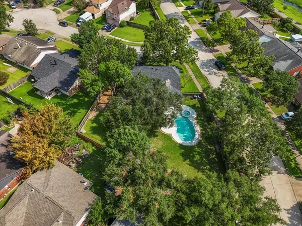 15830 Saint Lawrence CIR, Friendswood, TX 77546